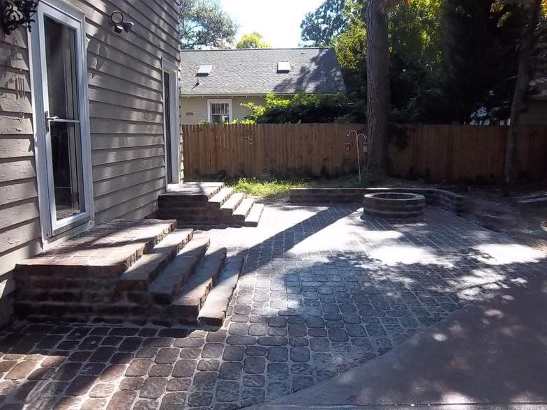 There is a fire pit in the backyard of a house.