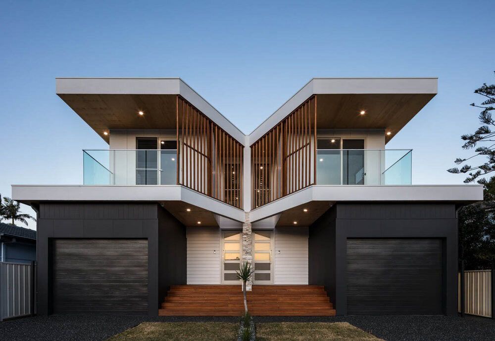 A Modern House With Two Garages and a Balcony — DeBu Studios In Russell Vale, NSW