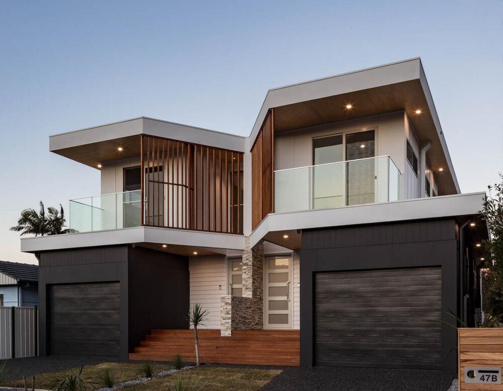 A Modern House With Two Garages and a Balcony — DeBu Studios In Russell Vale, NSW