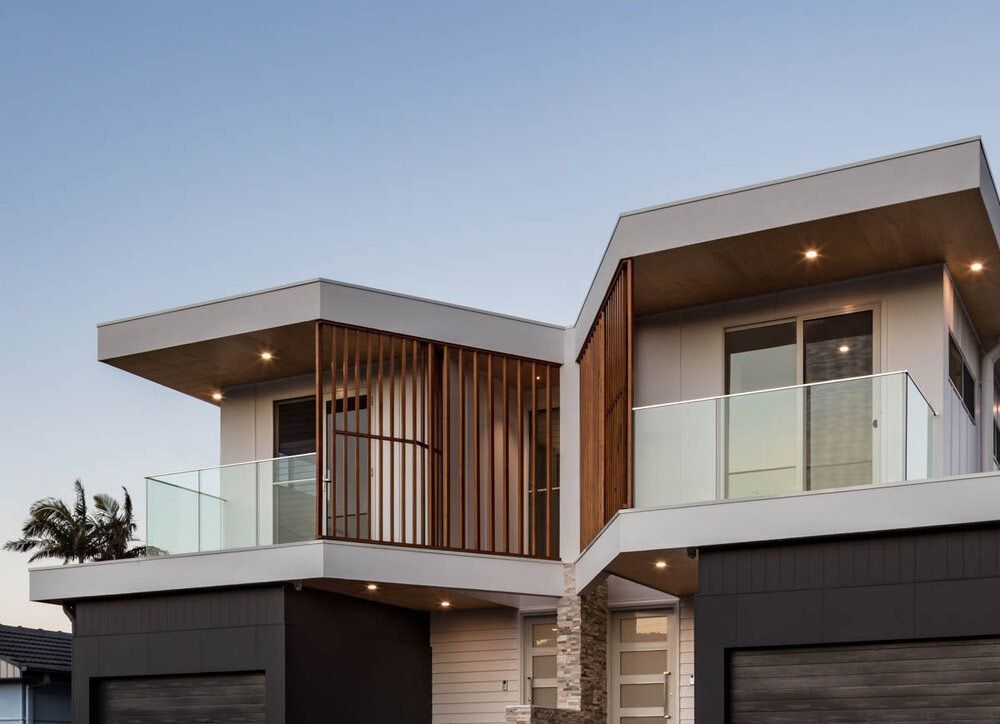 A Modern House With Two Garages and a Balcony — DeBu Studios In Russell Vale, NSW