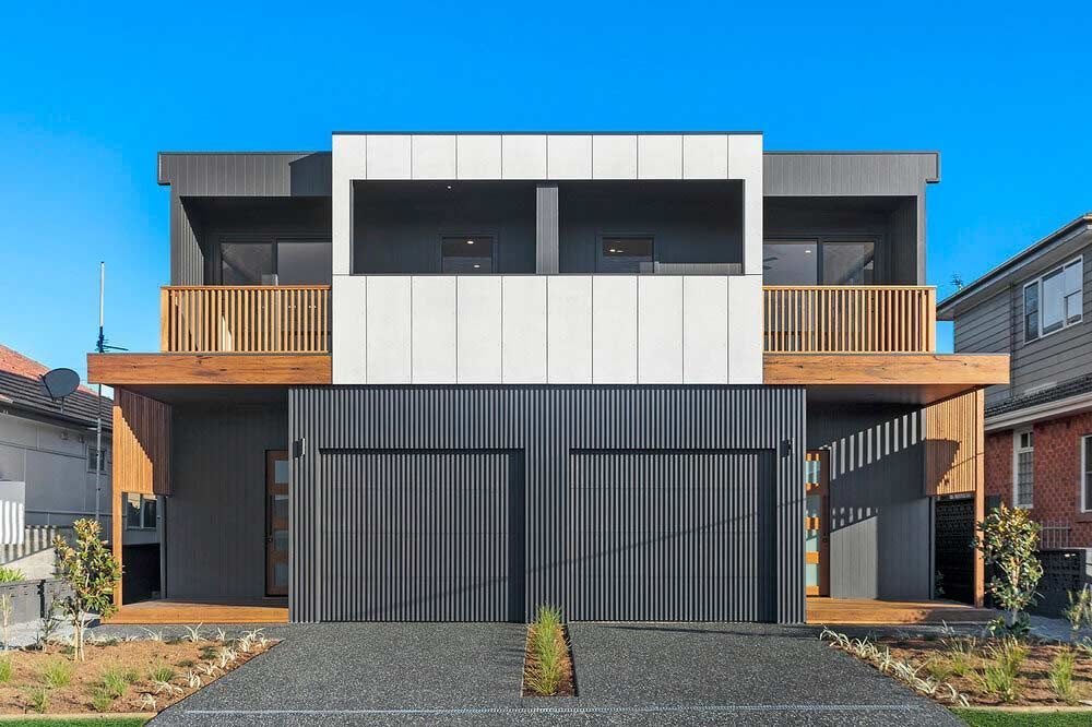 A Modern House With Two Garages and a Balcony — DeBu Studios In Russell Vale, NSW