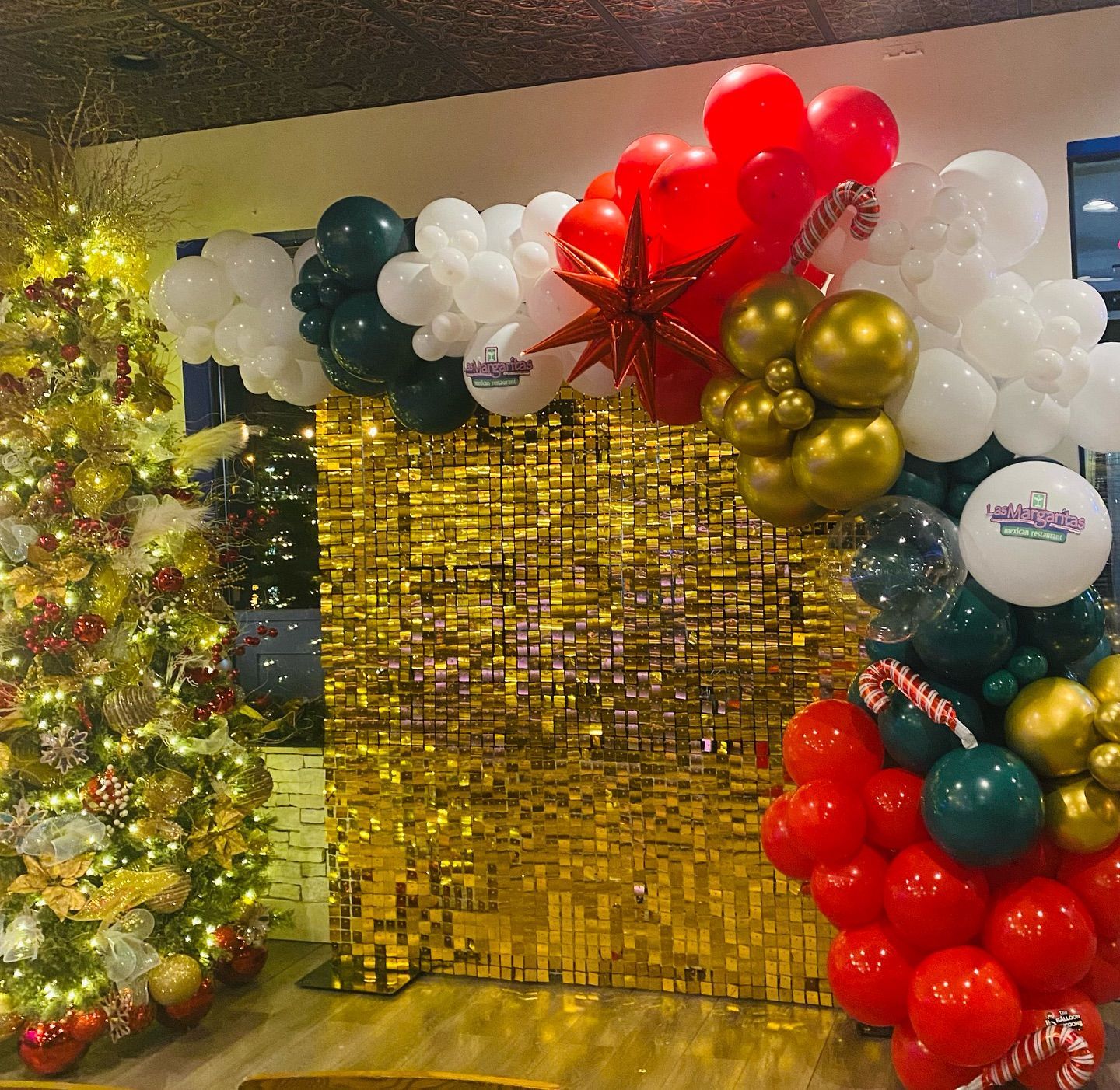 A room filled with balloons and a christmas tree.