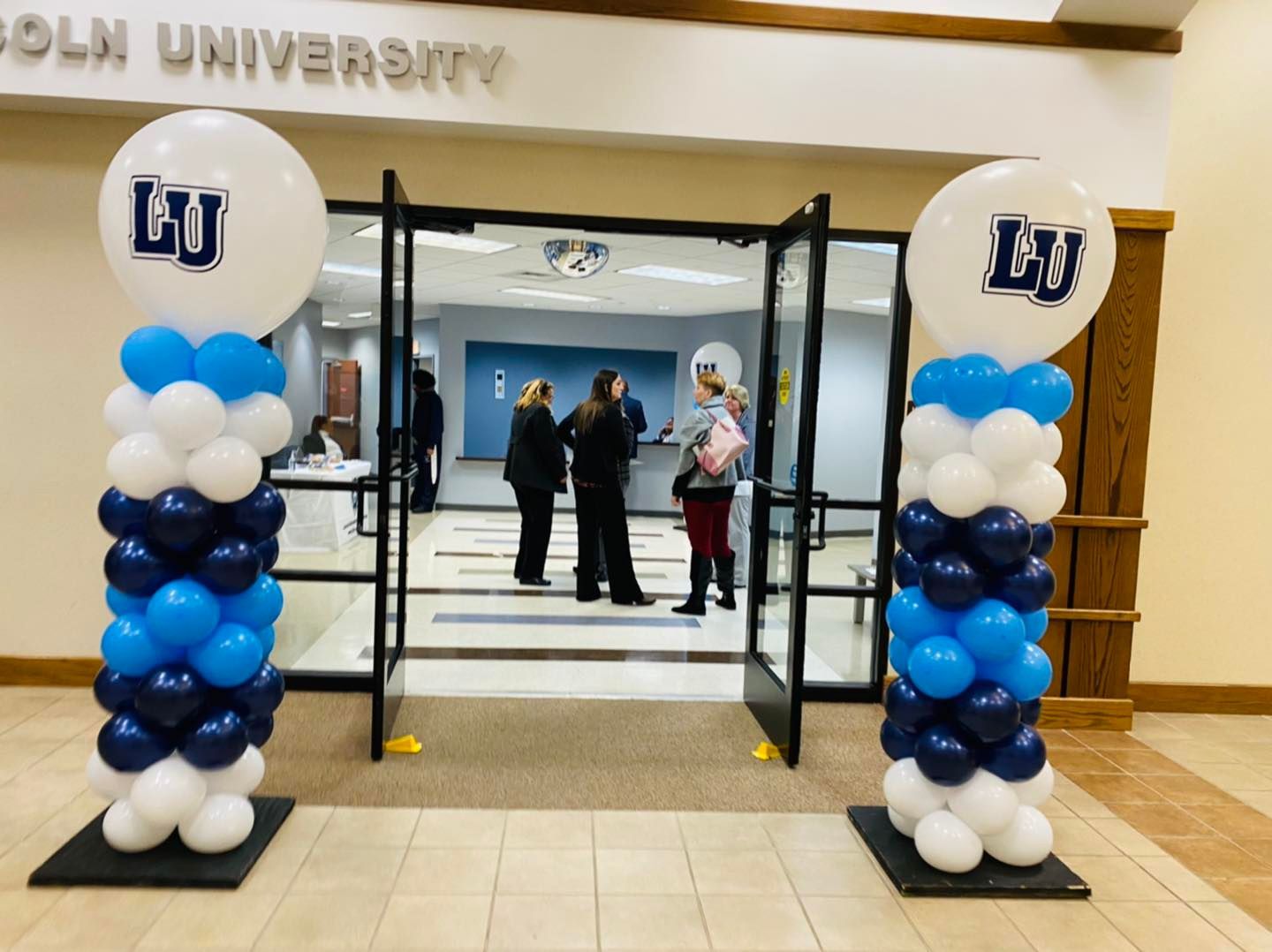 Blue and white balloons with the letter b on them