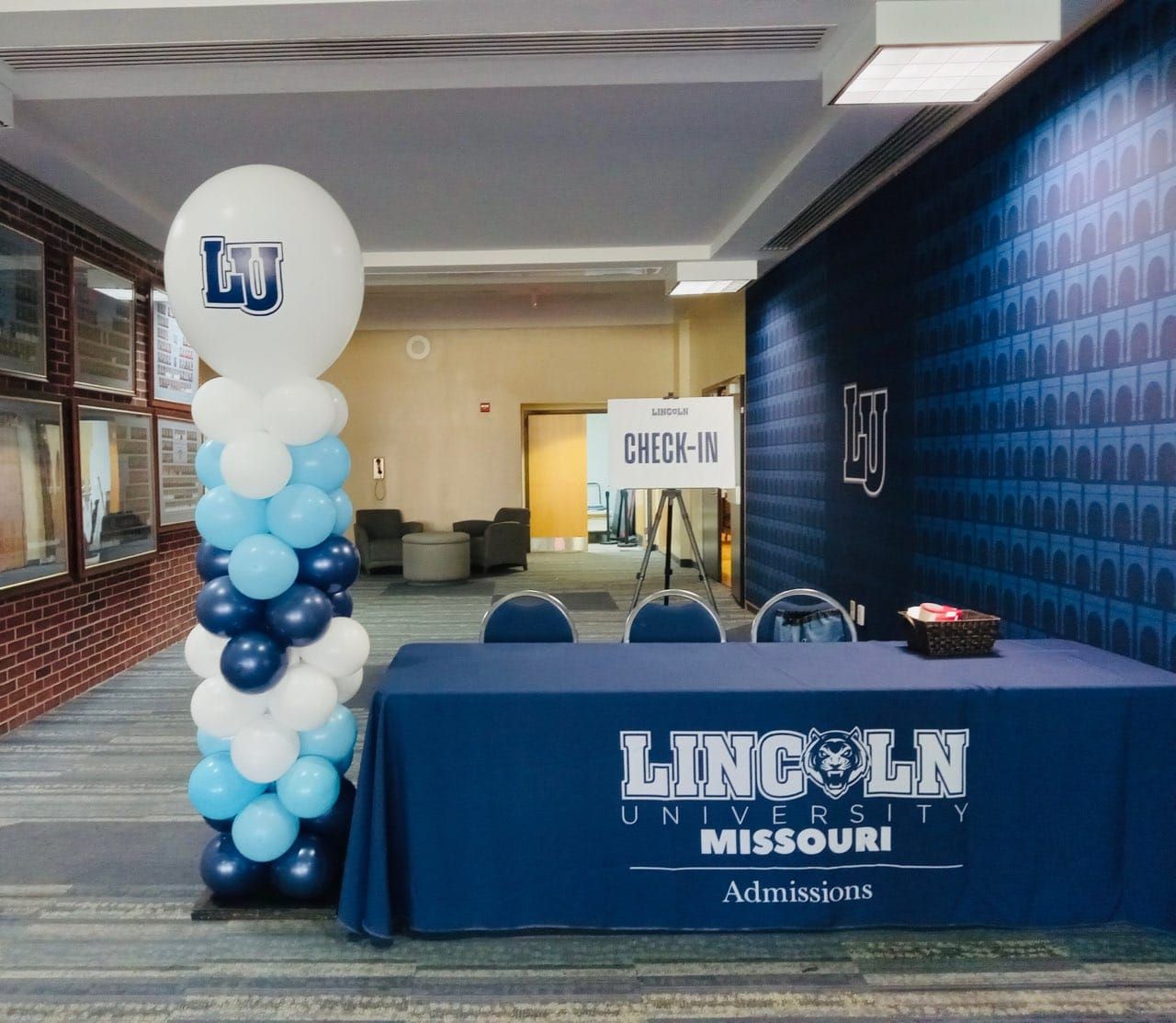 A table with a lincoln university sign on it