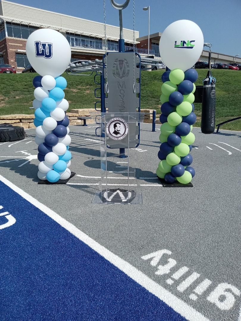 Two balloons with the letters lj on them