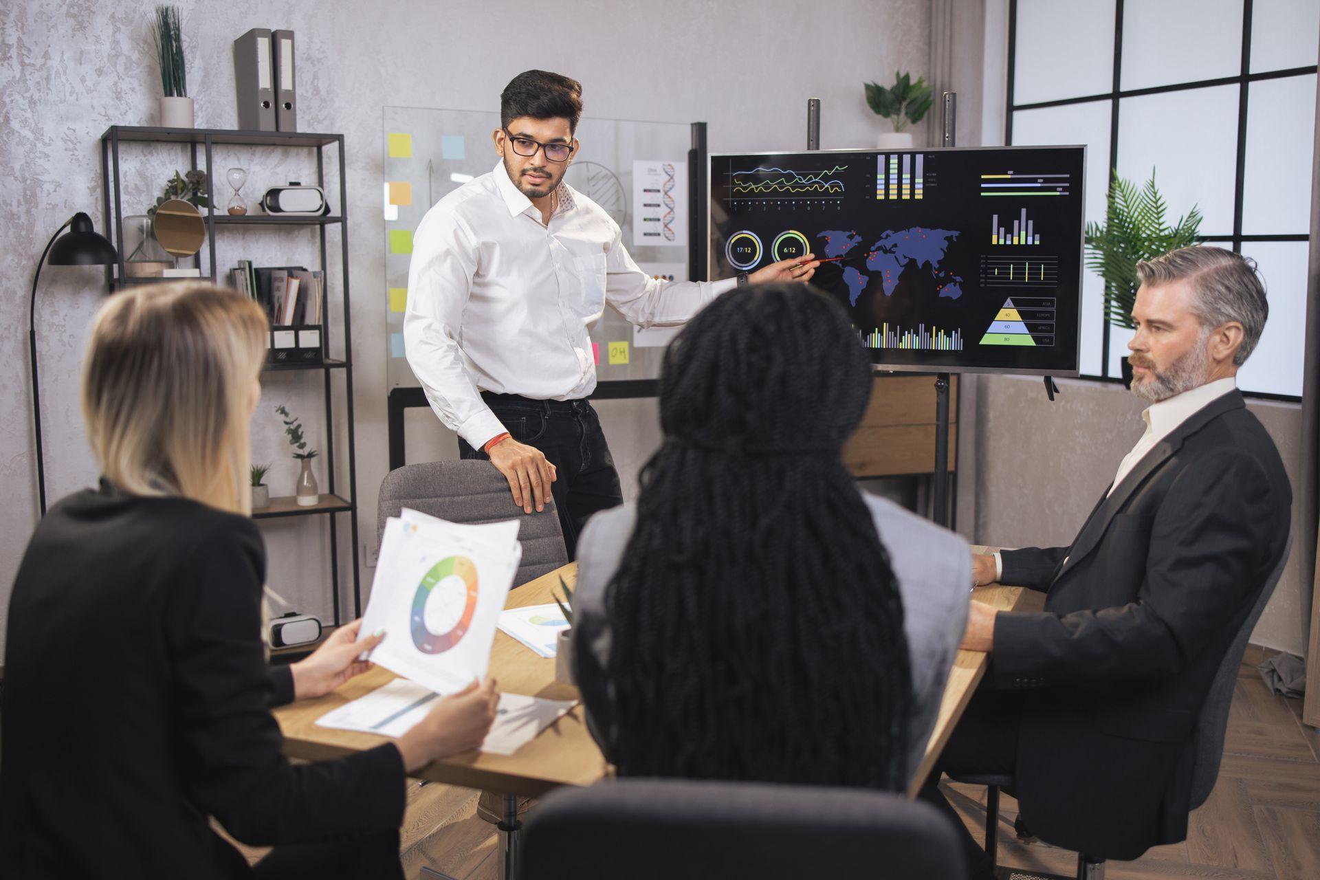 מכירות: איש מוכר בפני קהל