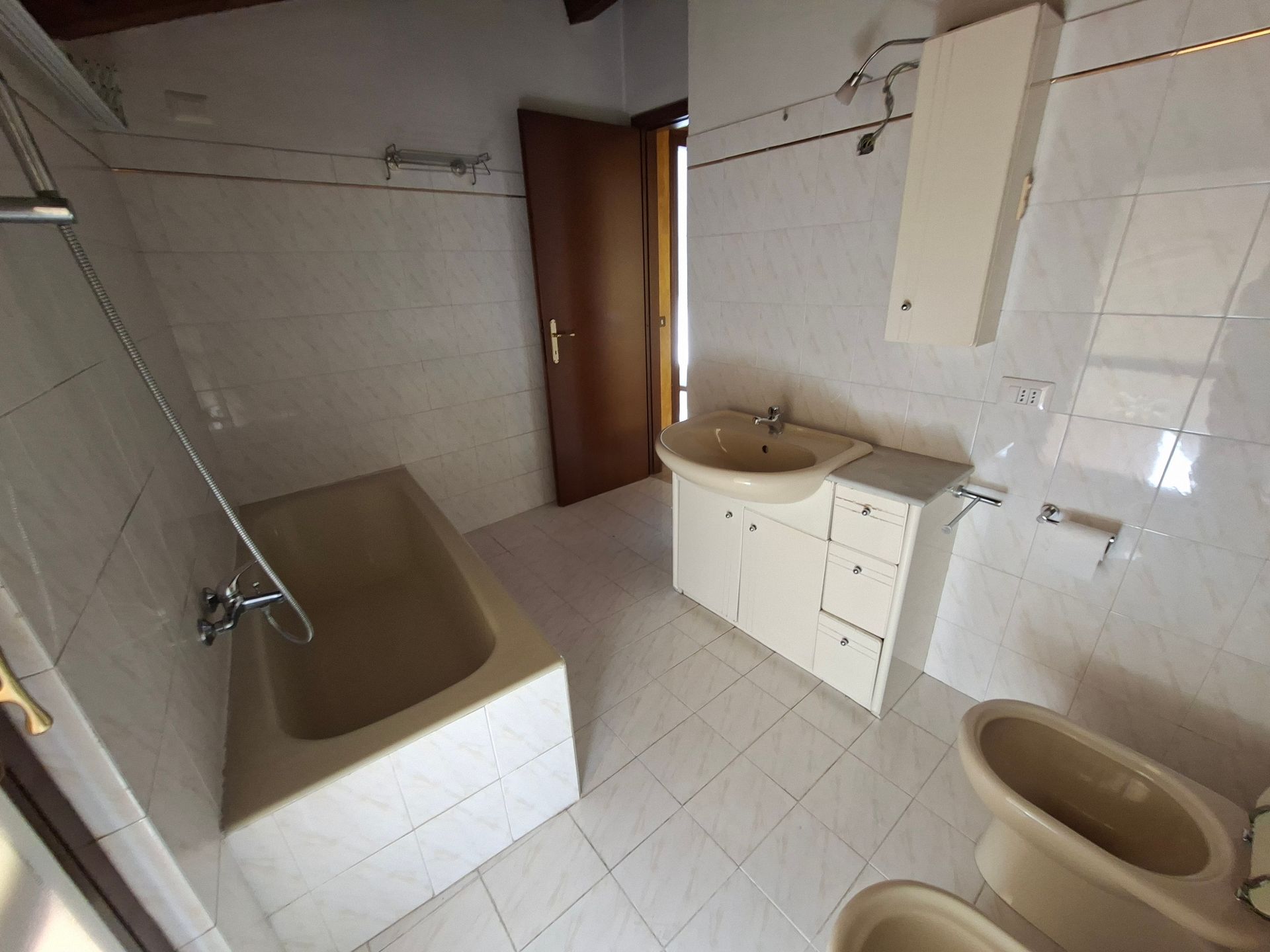 Romano di Lombardia, trilocale, bagno