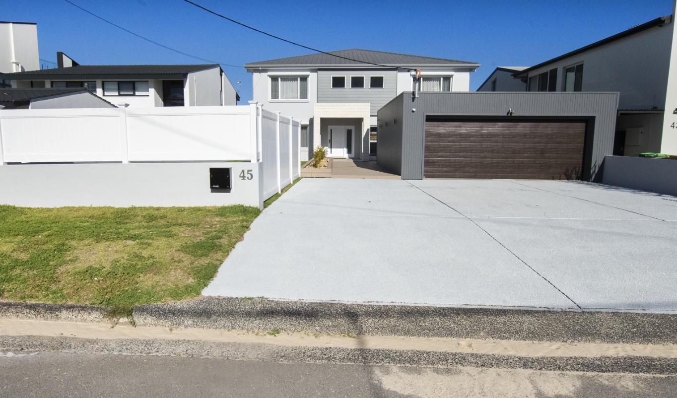 North Entrance Showcase — Beach Breeze Building In Tumbi Umbi, NSW