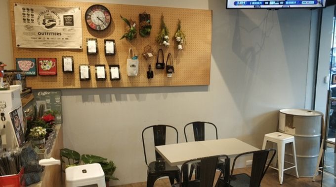 A room with a table and chairs and a clock on the wall.