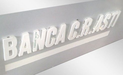 lavorazione plexiglass targhe e insegne