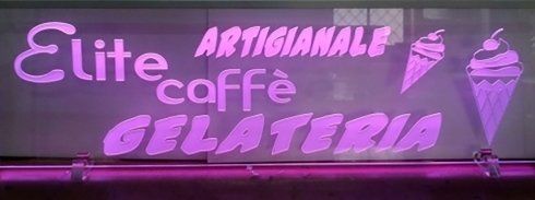 insegna in plexiglass con illuminazione led