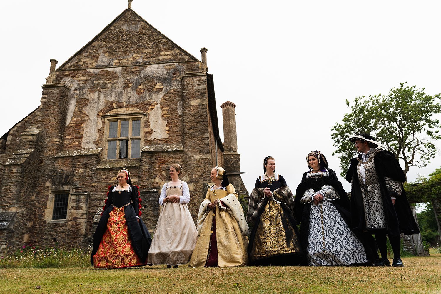 Lady Samantha, her ladies in waiting and King Henry