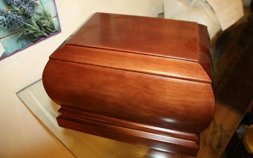 Urna funebre in legno