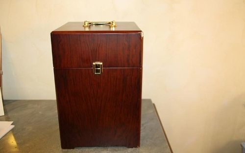 Urna funebre in legno