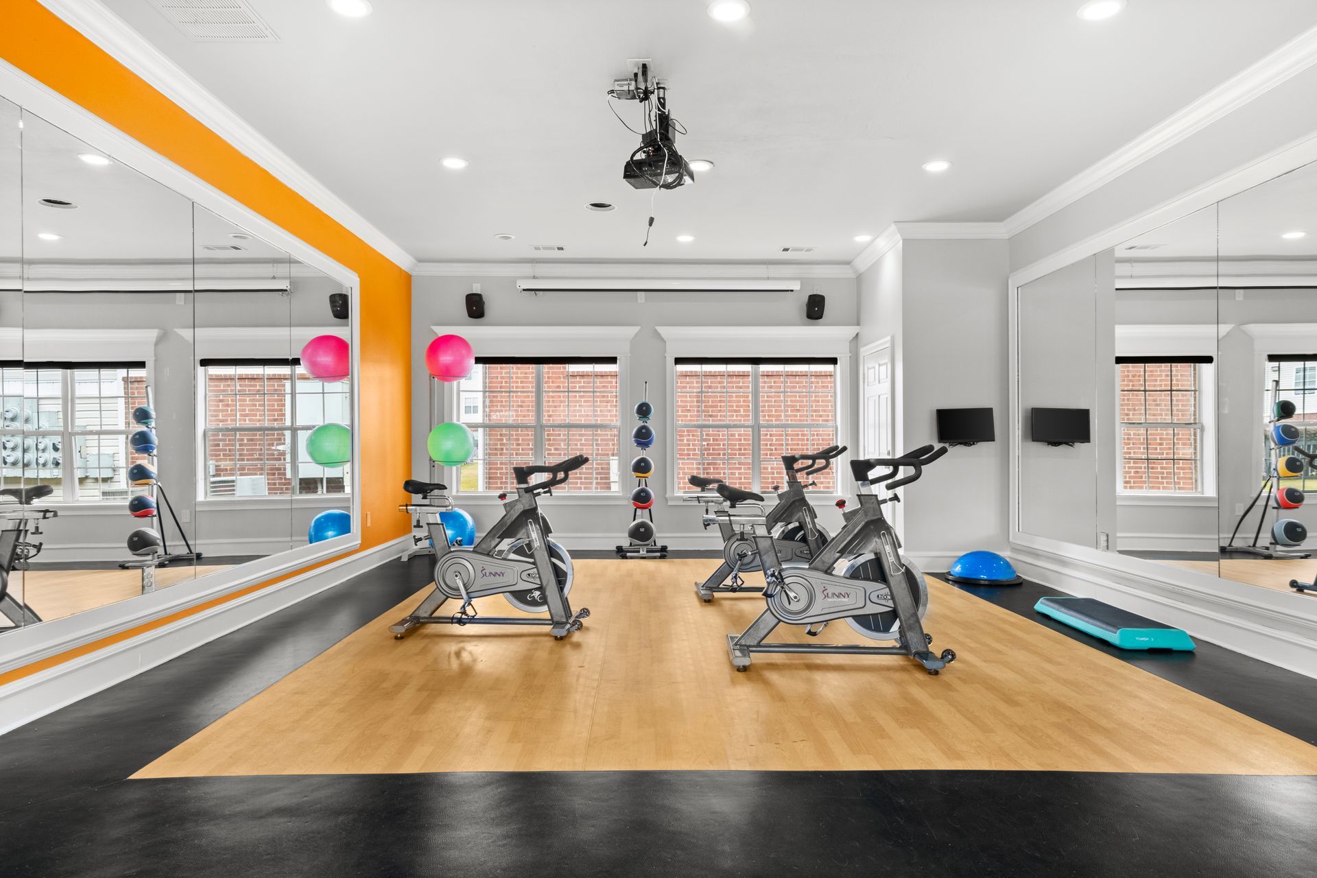 A fitness center at 73TwentyFive apartment in North Little Rock, AR.