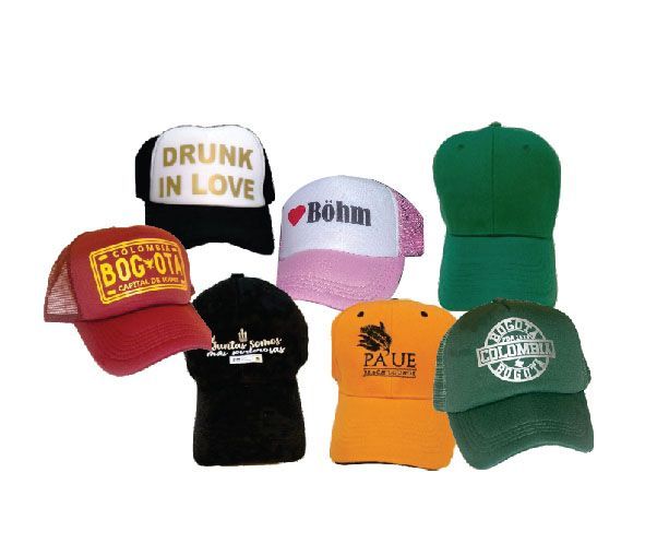 Un grupo de sombreros con uno que dice borracho de amor