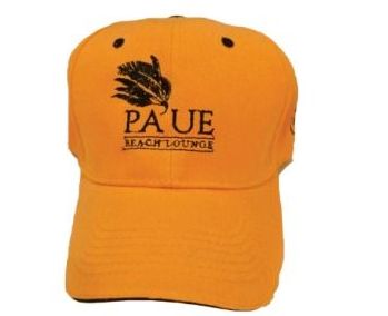 Una gorra de béisbol naranja con el logo de la playa bordado.