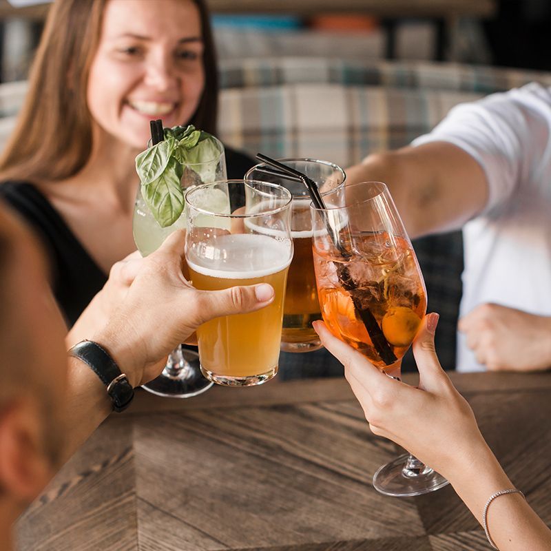 I Cocktail più raffinati e Le Birre piu gustose, dalle nazionali alle artigianali, vini e molto altro ancora.