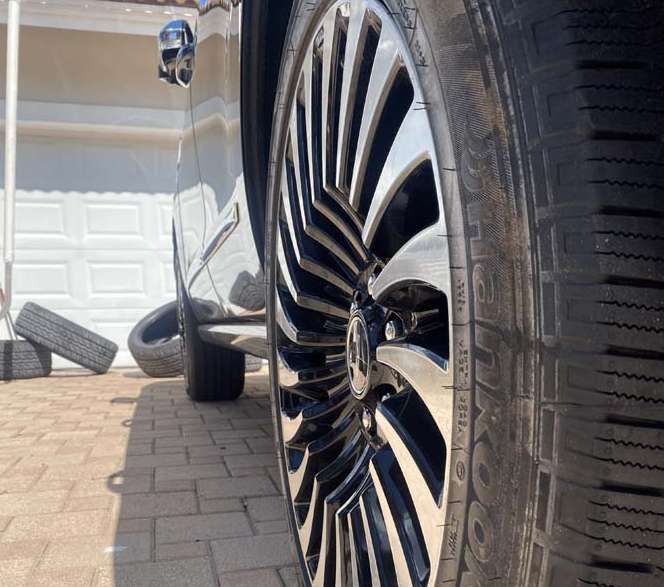 brooksy-mobile-tire-van-servicing-car-lauderhill-fl