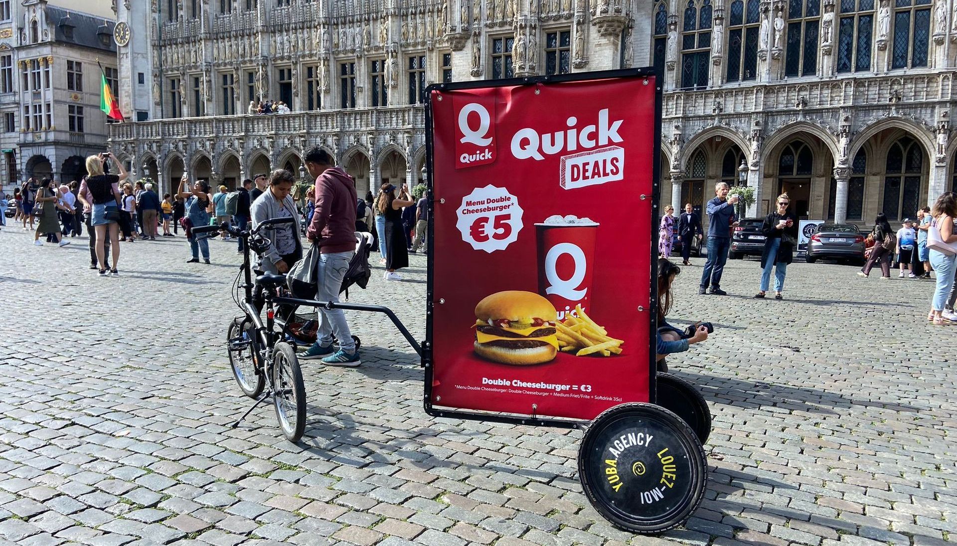 Vélo publicitaire Quick Sur la Grand Place