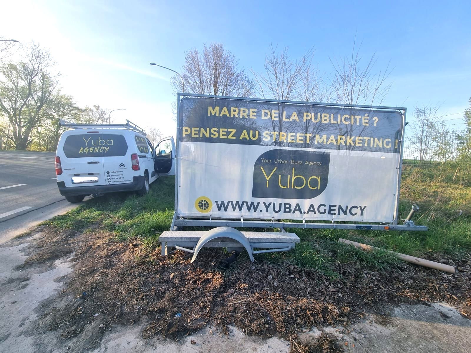 Yuba Agency installe ses propres remorques publicitaires le long des routes 