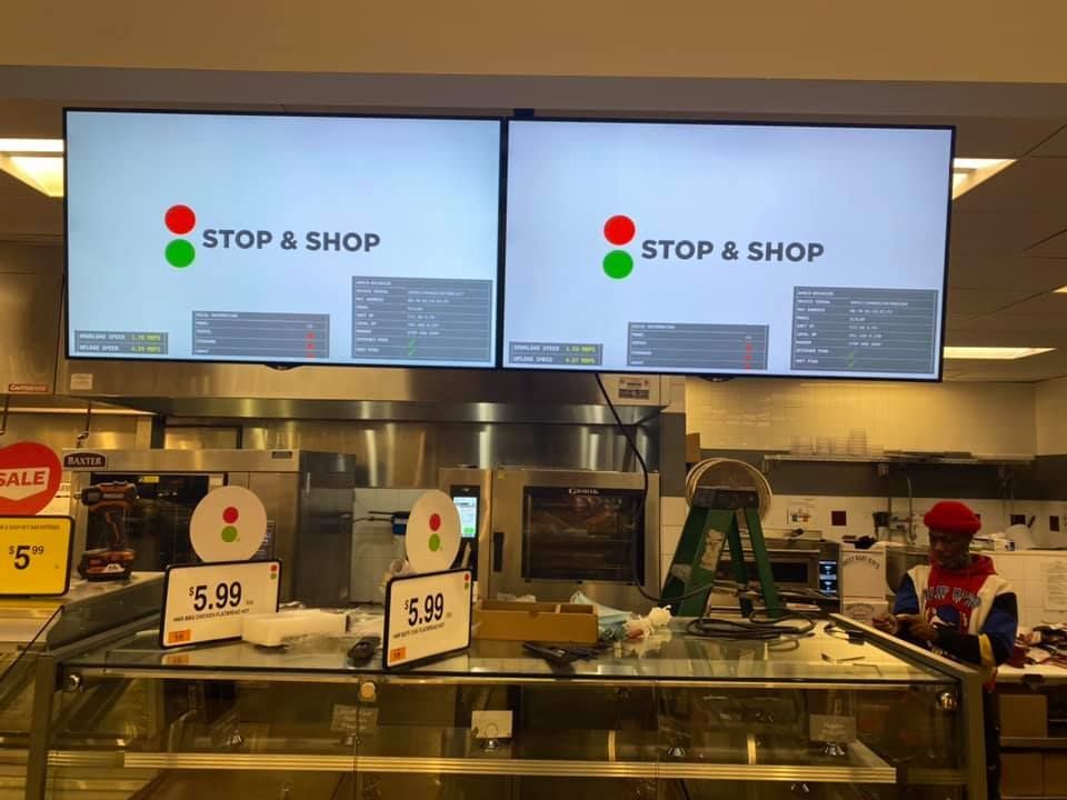 A stop and shop restaurant with two screens above the counter.