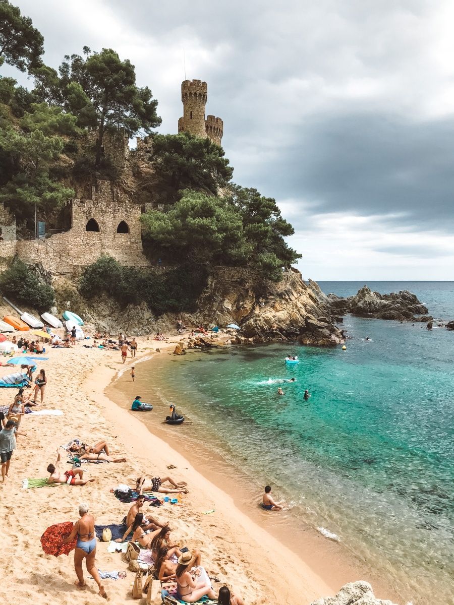 Achat de propriétés de luxe sur la Costa Brava, Acheter un chalet de luxe sur la Costa Brava, Villas de luxe à vendre sur la Costa Brava, Appartements de luxe à vendre sur la Costa Brava, Maisons de vacances de luxe à vendre sur la Costa Brava, Investir dans l'immobilier de luxe sur la Costa Brava, Propriétés avec vue mer à vendre sur la Costa Brava, Maisons de luxe en première ligne de mer sur la Costa Brava, Acheter un appartement de luxe à Tossa de Mar, Acheter une villa de luxe à Lloret de Mar, Location de propriétés de luxe sur la Costa Brava, Louer un chalet de luxe sur la Costa Brava, Villas de luxe à louer sur la Costa Brava, Appartements de luxe à louer sur la Costa Brava, Maisons de vacances de luxe à louer sur la Costa Brava, Locations saisonnières de luxe sur la Costa Brava, Propriétés avec piscine à louer sur la Costa Brava, Location de villas de luxe avec piscine privée sur la Costa Brava, Location de maisons avec vue mer sur la Costa Brava, Où se loger sur la Costa Brava avec piscine privée, Agence immobilière de luxe sur la Costa Brava, Agences immobilières spécialisées dans les propriétés de luxe sur la Costa Brava, Meilleures agences immobilières de luxe sur la Costa Brava, Sites web pour trouver des propriétés de luxe sur la Costa Brava, Conseils pour acheter une propriété de luxe sur la Costa Brava, Estimation de propriétés de luxe sur la Costa Brava, Impôts à l'achat d'une propriété de luxe sur la Costa Brava, Vivre sur la Costa Brava, Les meilleures propriétés de luxe sur la Costa Brava, Le marché immobilier de luxe sur la Costa Brava, Tendances du marché immobilier de luxe sur la Costa Brava
