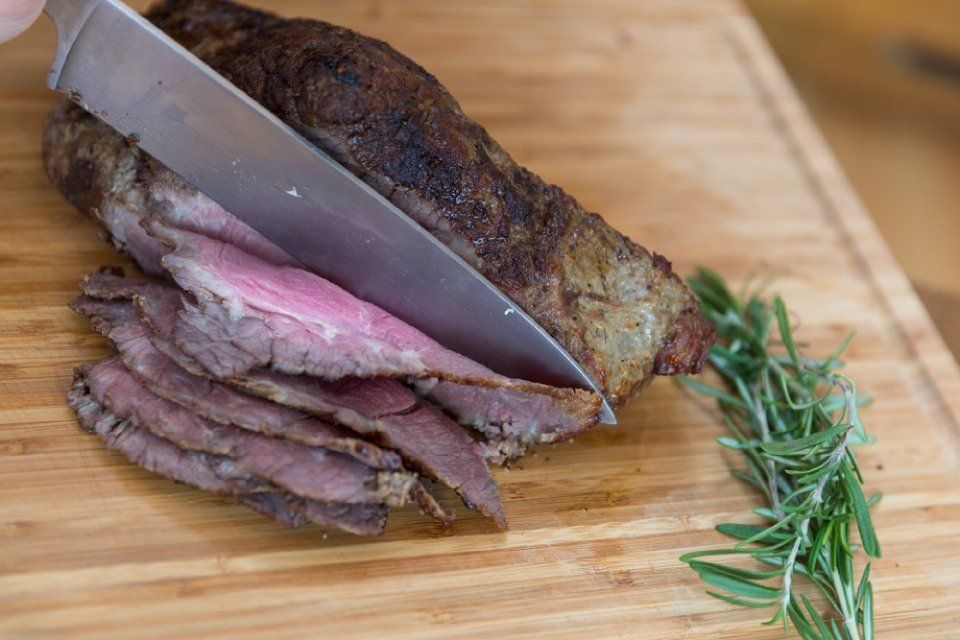 Taglio di un roast beef