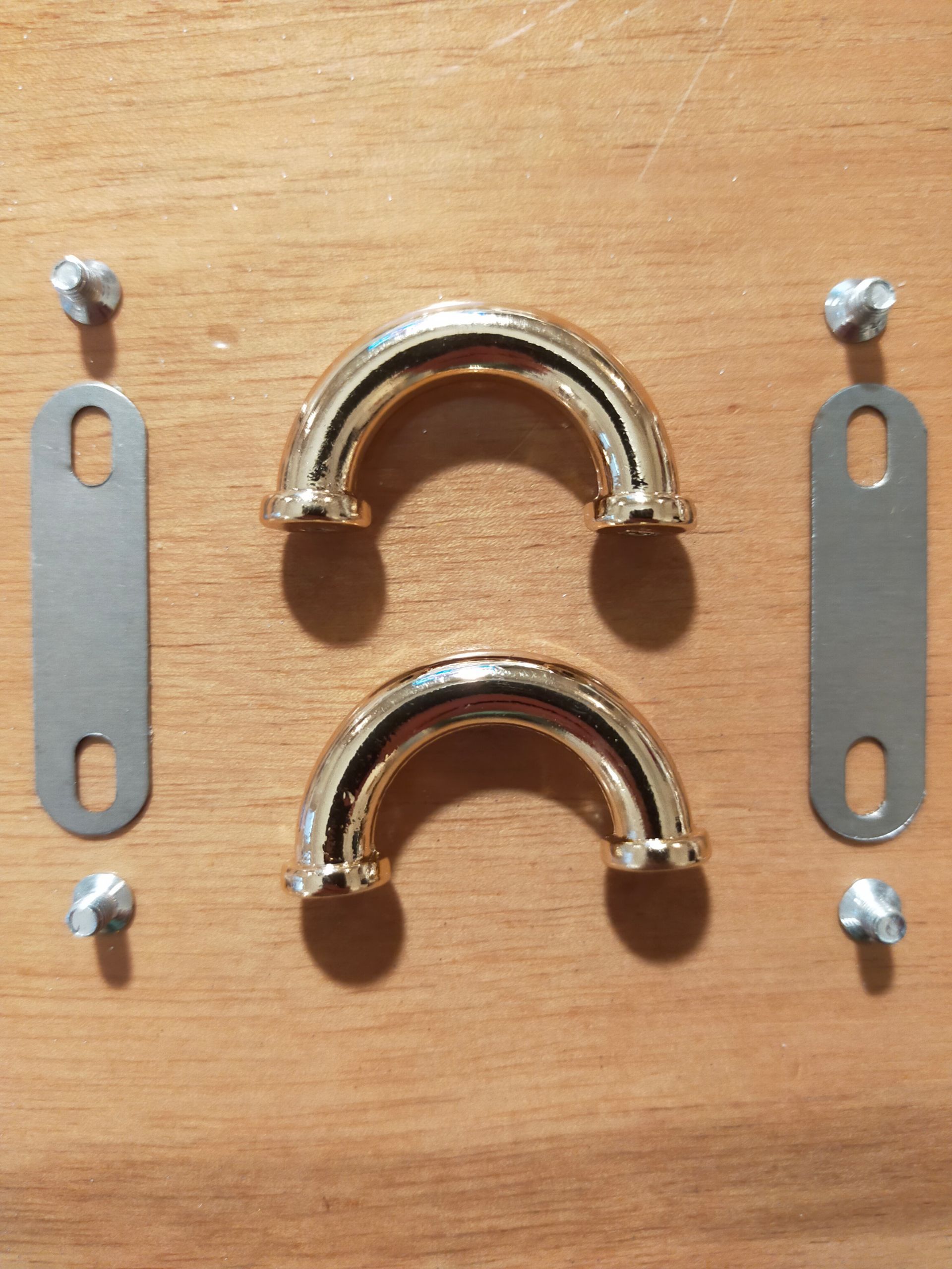 ponticelli in metallo con alette per borse