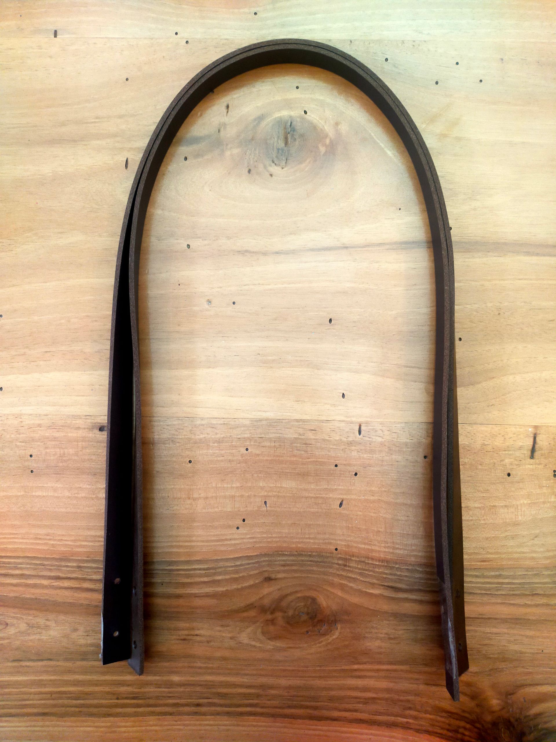 fustella stretta in cuoio per borse