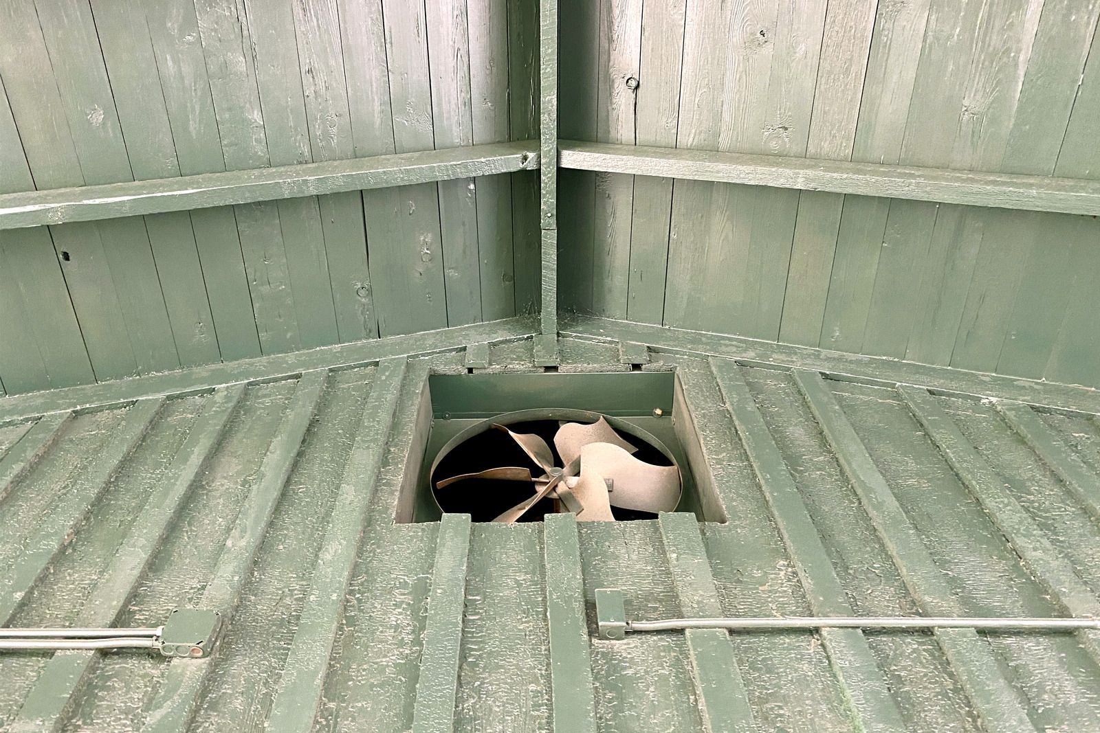 A picture of an attic fan