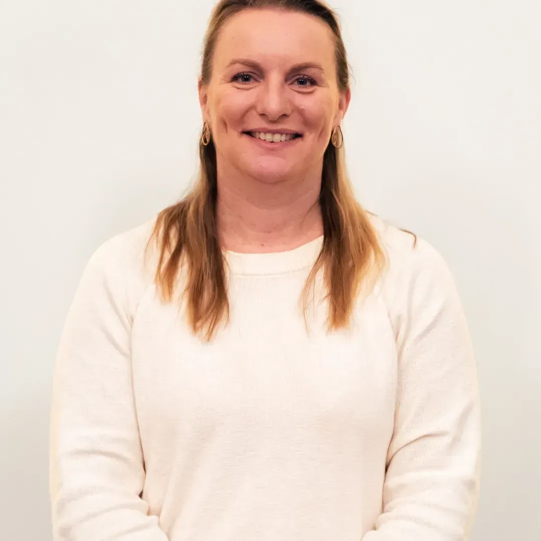 Nina Campbell Flow Yoga & Wellbeing teacher/sound