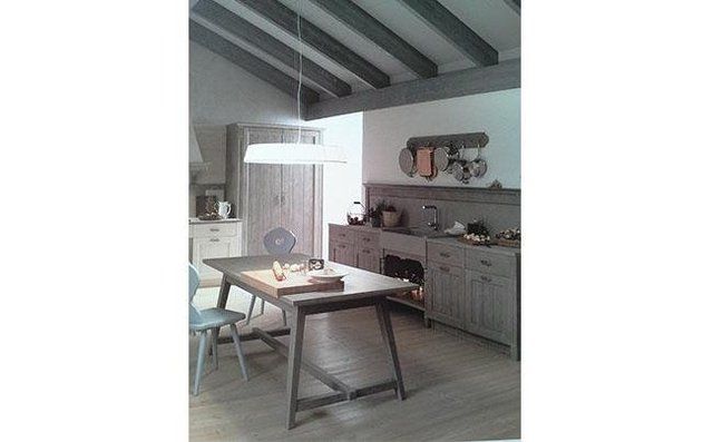 Cucina con travi a vista