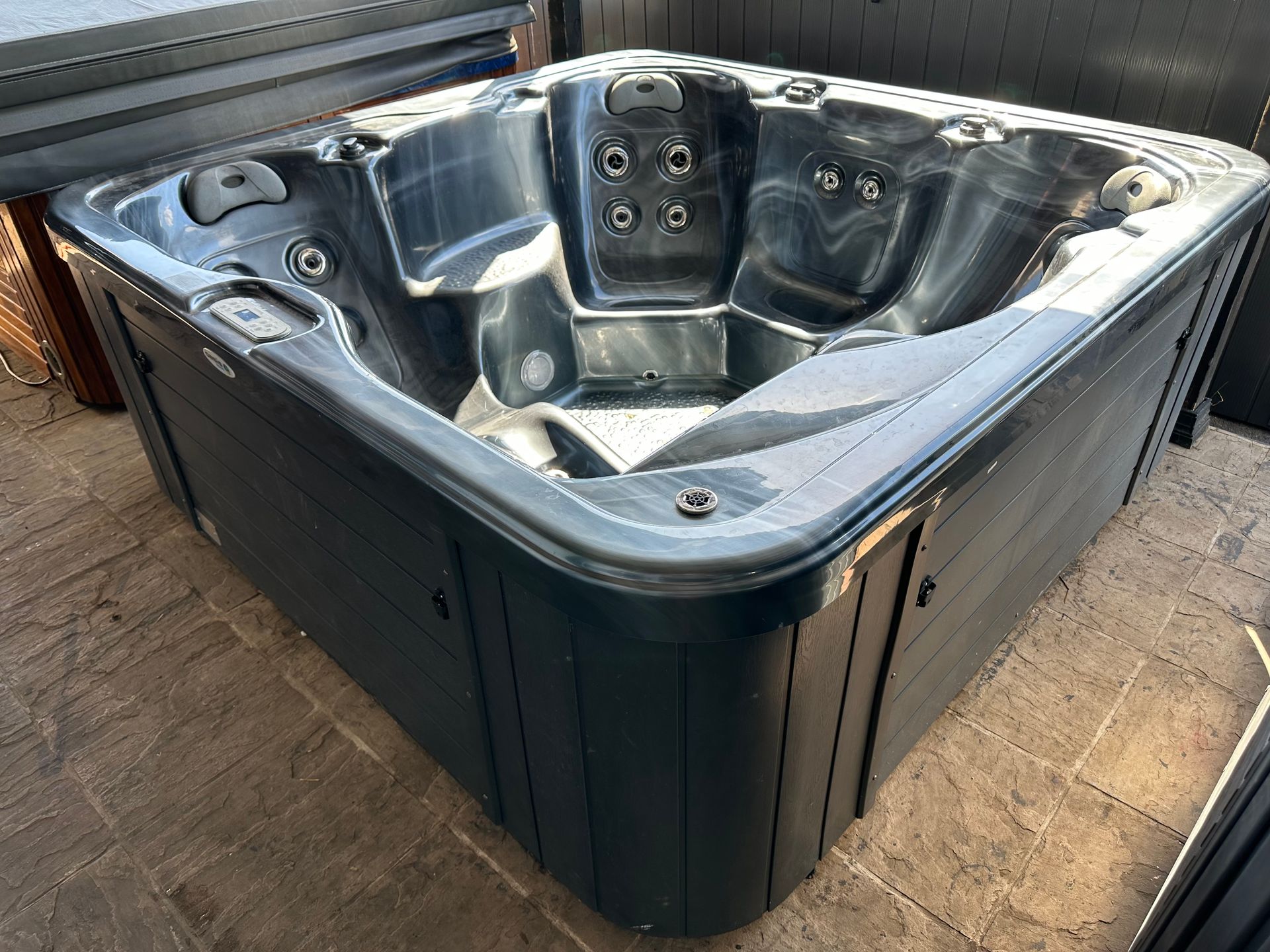 5 Person Spas Tenambit, NSW Bubbly Spas