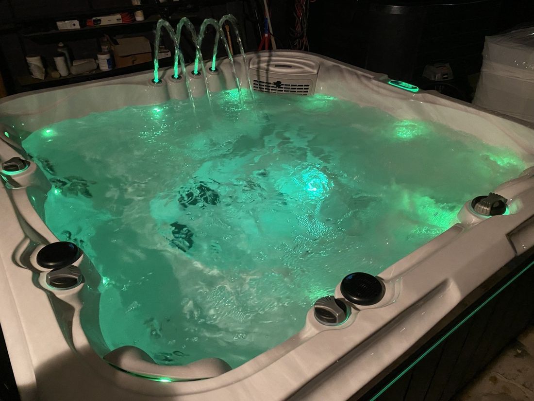 Party Spa with Green Light — Tenambit, NSW — Bubbly Spas