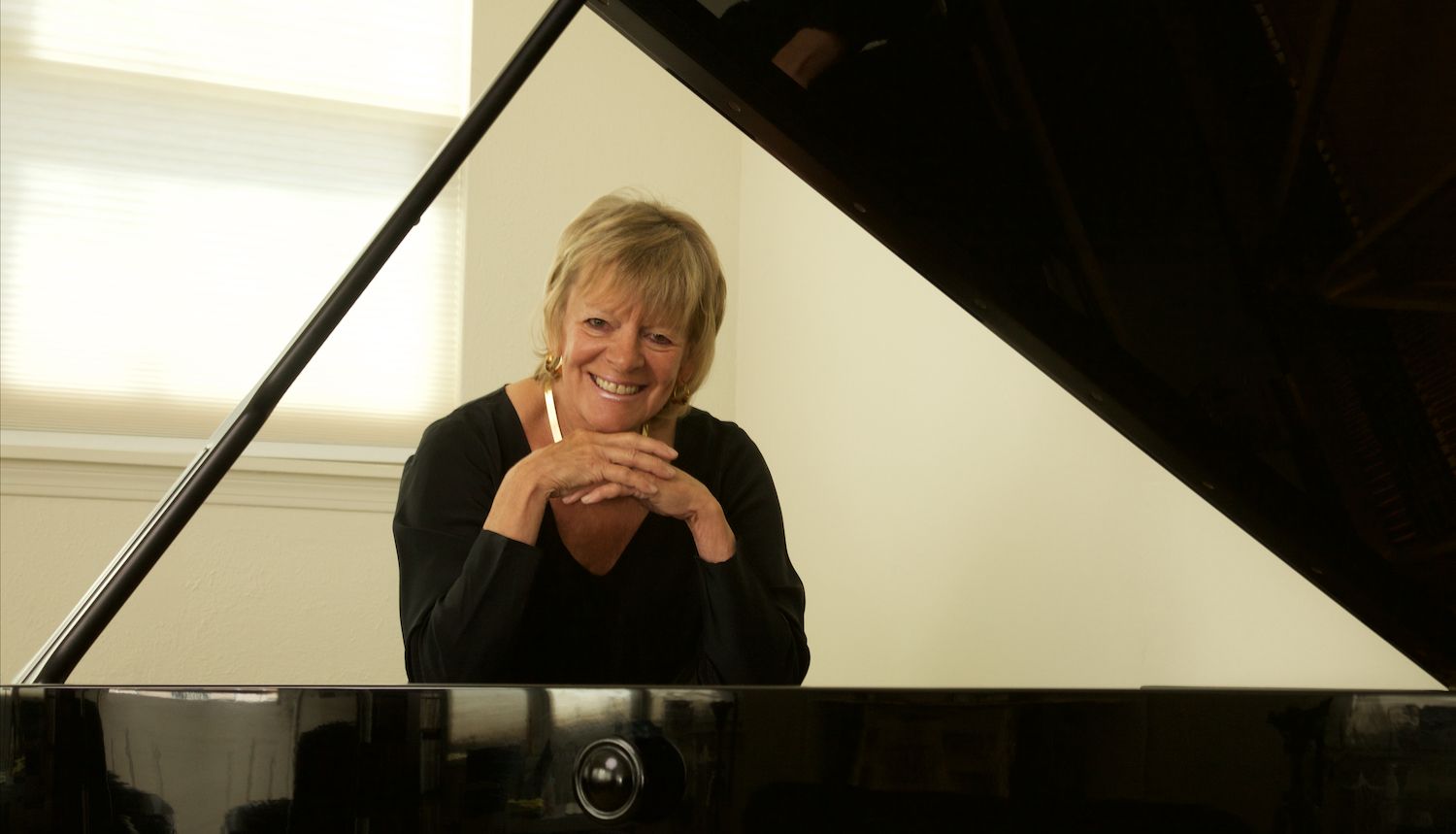 Picture of Jacquelyn Helin sitting at a piano.