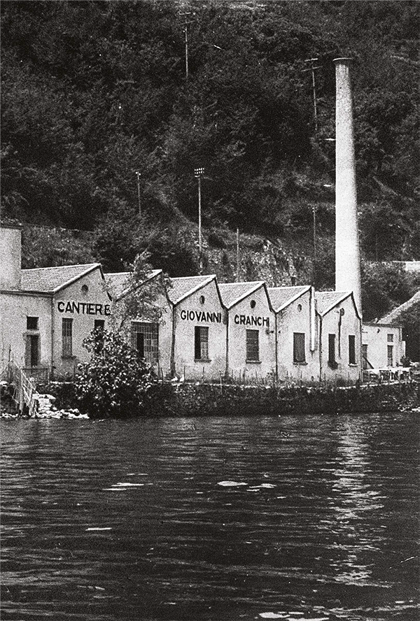 A black and white photo of a building with the word canter on it