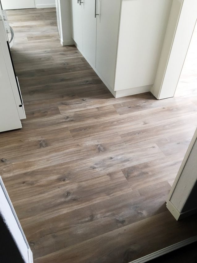 Détail de parquet stratifié posé