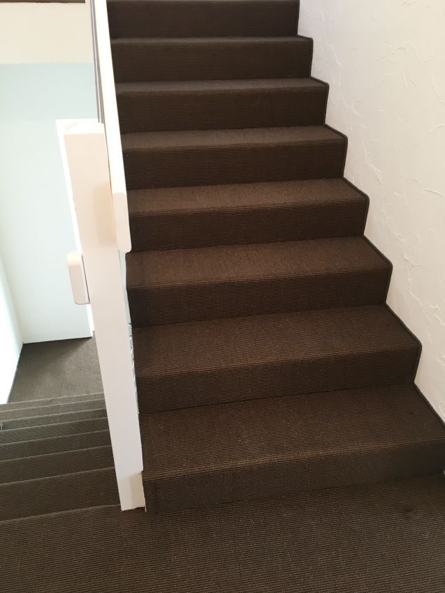 Moquette pour escalier brunes