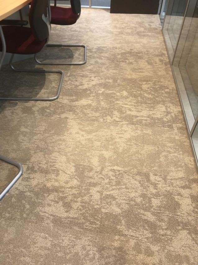 Moquette dans une salle de réunion