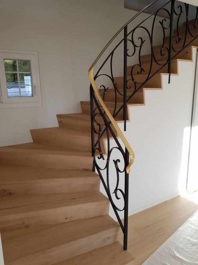 Escalier luxe en bois parquet