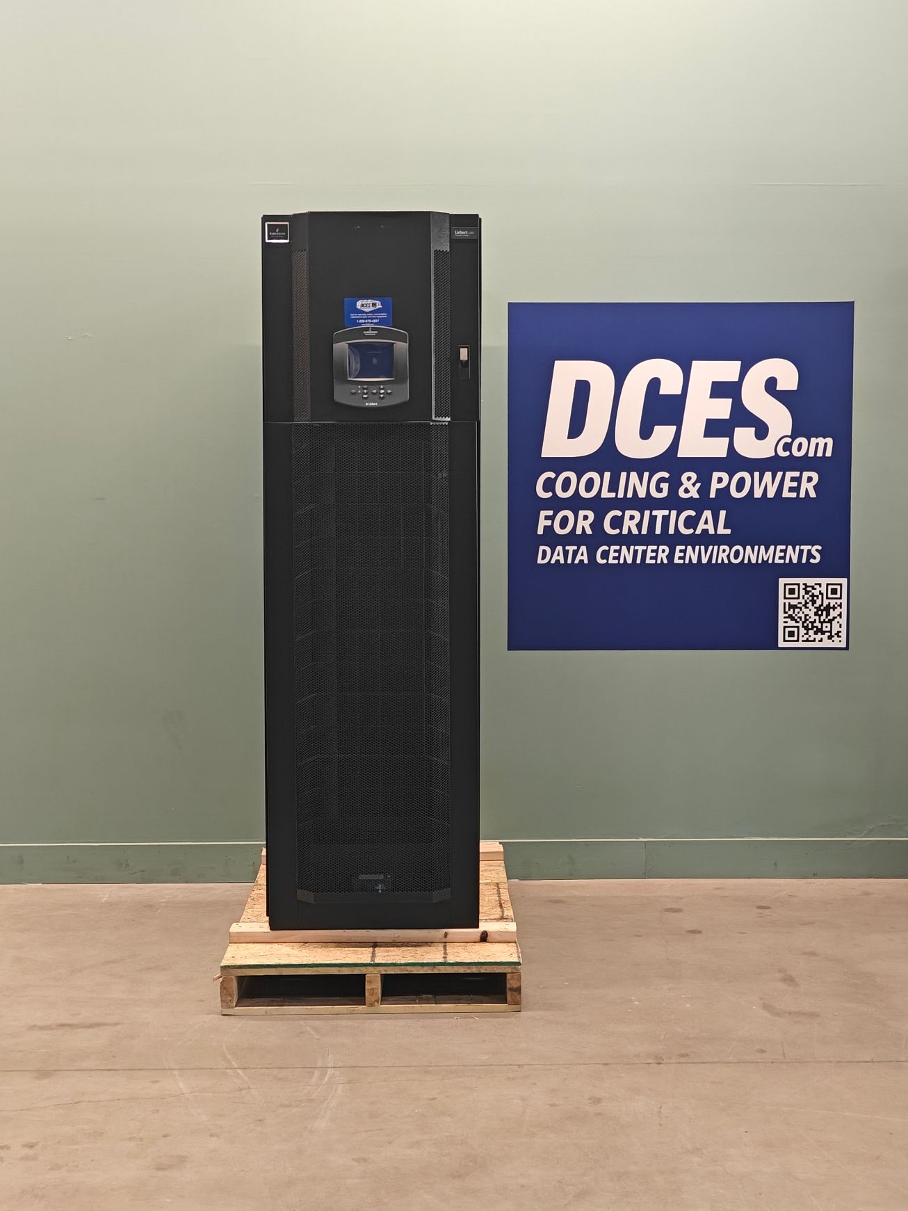 Black UPS unit on a pallet with a DCES.com sign behind it.