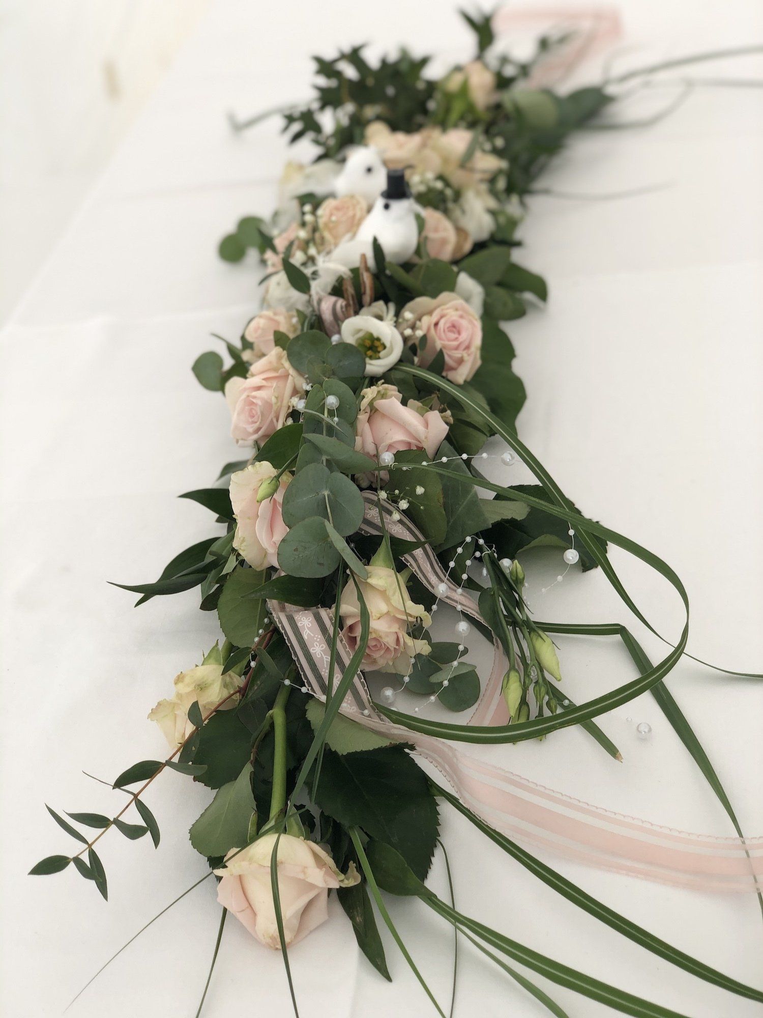 Blumenschmuck für HOchzeitstischdekoration