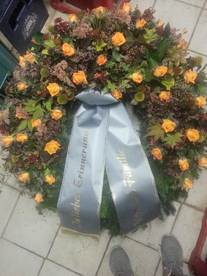 Blumenkranz für Trauerfeier