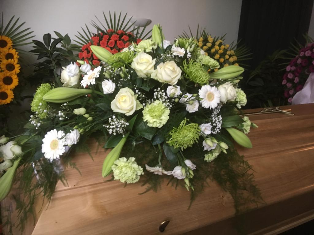 Blumengestecke für Trauerfeiern