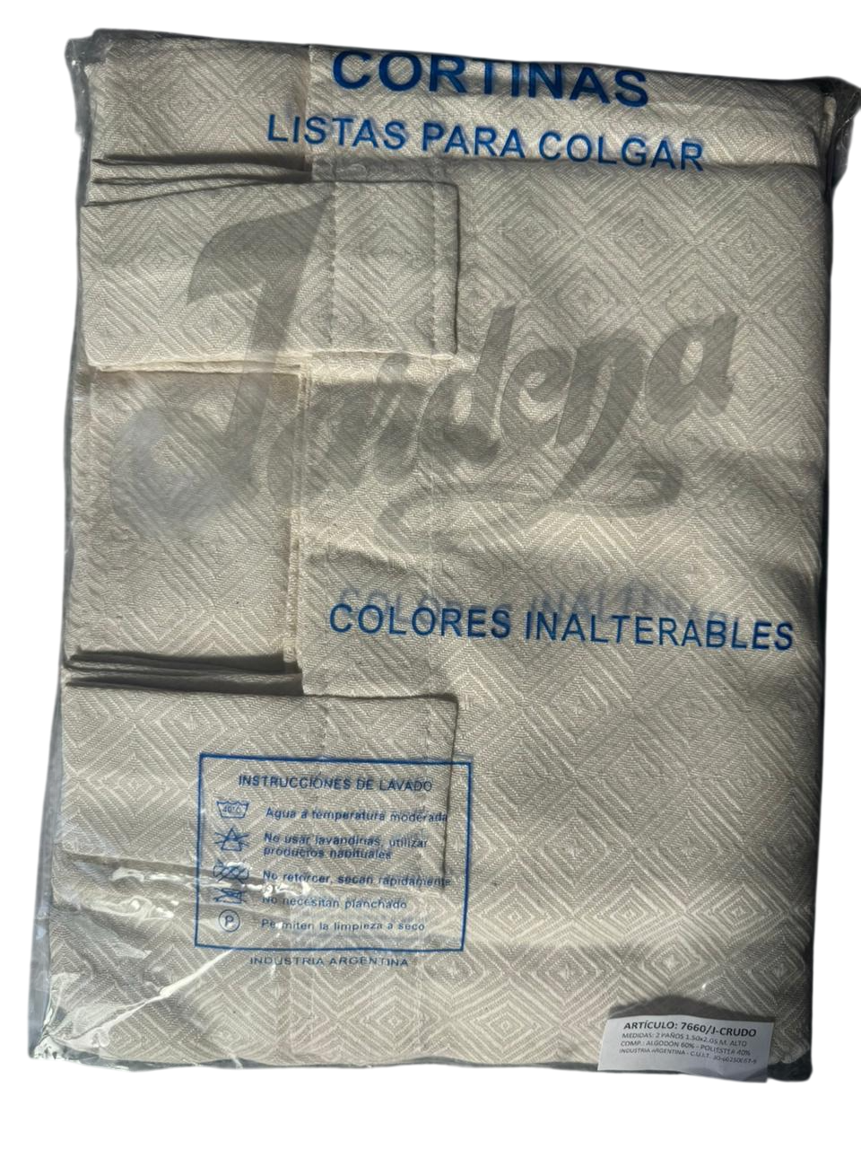 Un paquete de cortinas estampadas de color claro con las palabras 