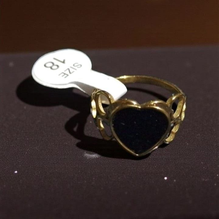 Anillo Acero Dorado Corazon Negro OAN106