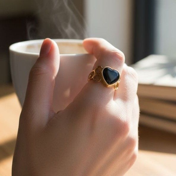 Anillo Acero Dorado Corazon Negro OAN106