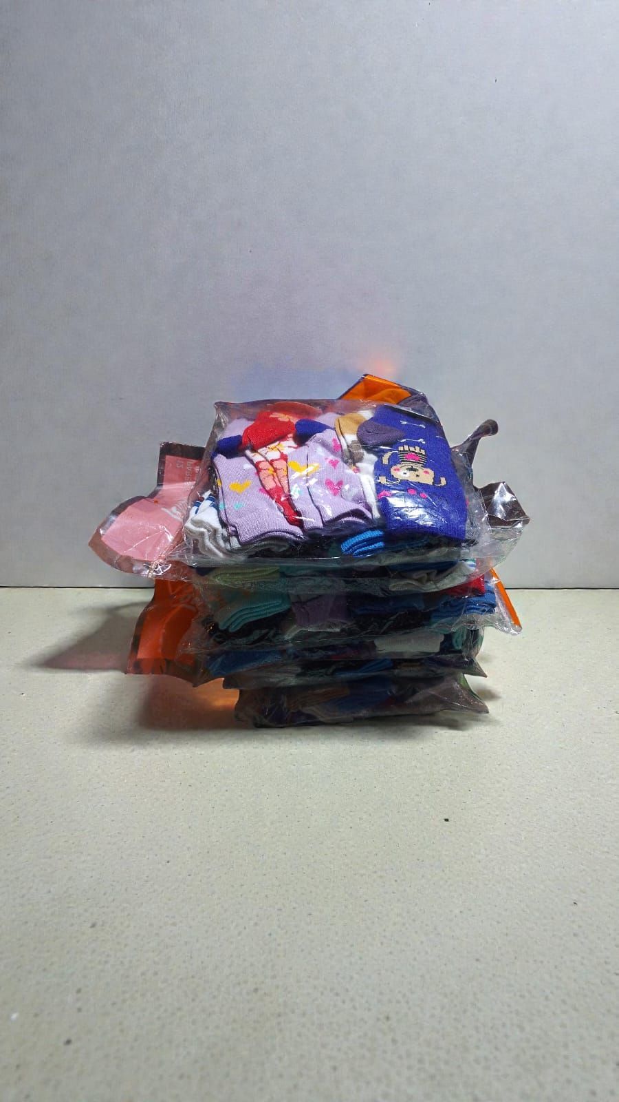 medias de chico clavel