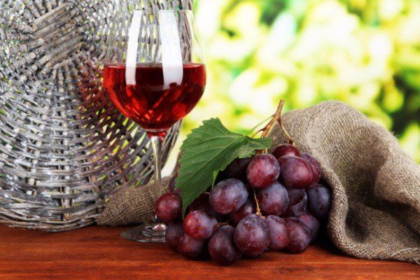 calice di vino e grappolo uva